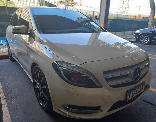 MERCEDES-BENZ B 200 1.6 SPORT TURBO GASOLINA 4P AUTOMÁTICO