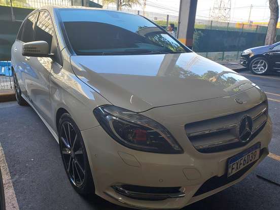 MERCEDES-BENZ-B 200-1.6 SPORT TURBO GASOLINA 4P AUTOMÁTICO MERCEDES-BENZ-B 200-2013