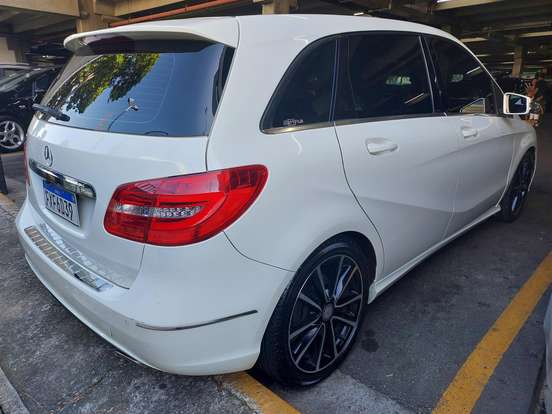 MERCEDES-BENZ-B 200-1.6 SPORT TURBO GASOLINA 4P AUTOMÁTICO MERCEDES-BENZ-B 200-2013