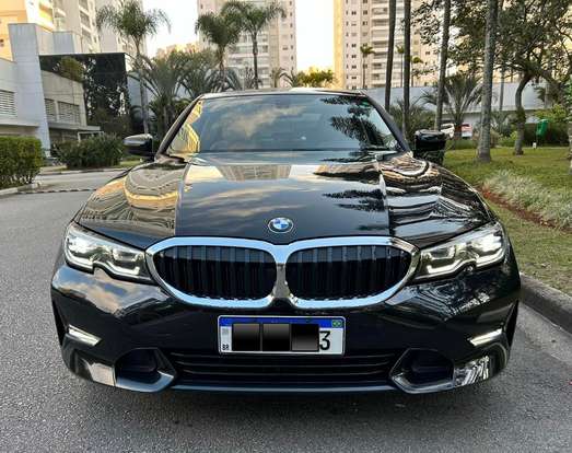 BMW-320i-2019