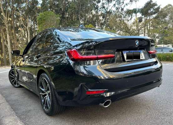 BMW-320i-2019