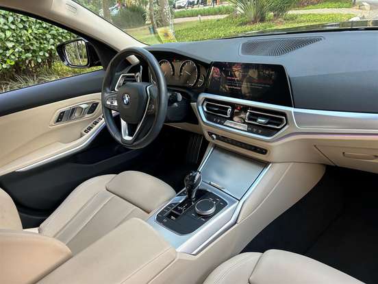 BMW-320i-2019