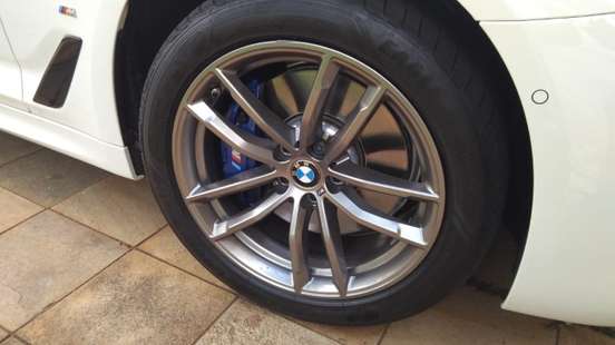 BMW-530e-2019