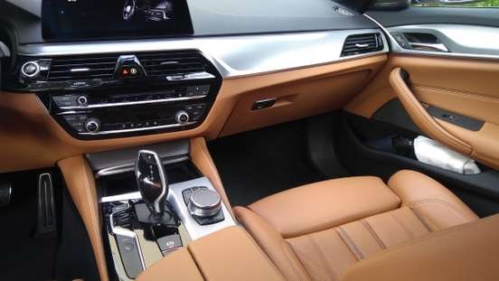 BMW-530e-2019