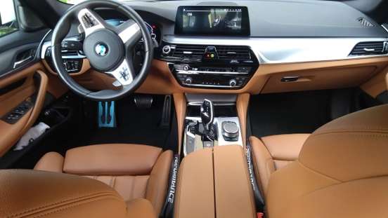 BMW-530e-2019
