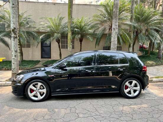 VOLKSWAGEN-GOLF-2017