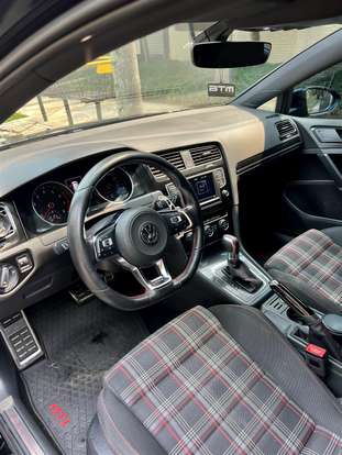 VOLKSWAGEN-GOLF-2017