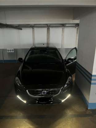 VOLVO-V40-2014