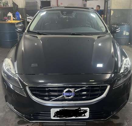 VOLVO-V40-2014