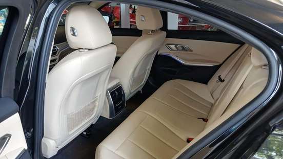 BMW-320i-2020