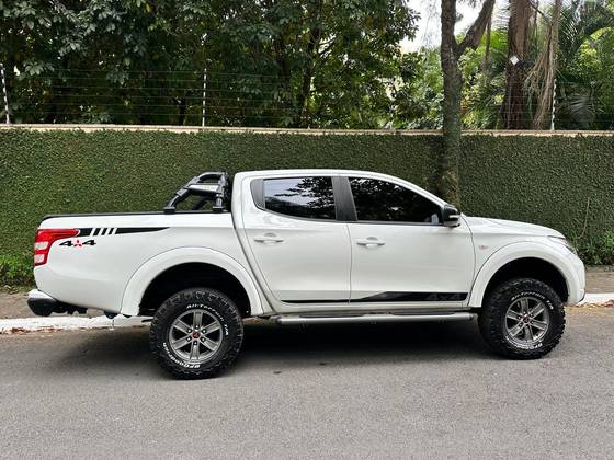 MITSUBISHI L200 TRITON 2.4 16V TURBO DIESEL SPORT GLX CD 4P 4X4 MANUAL