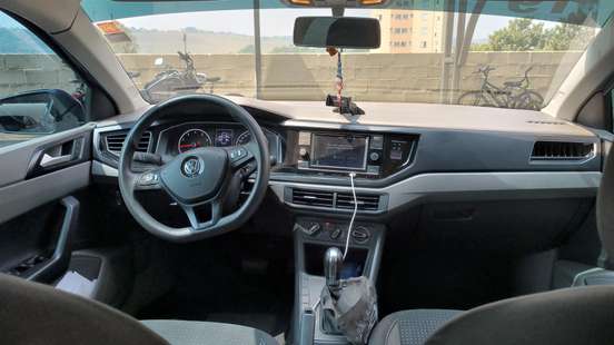 VOLKSWAGEN-POLO-2018