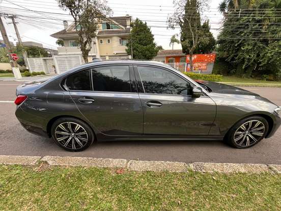 BMW-320i-2021