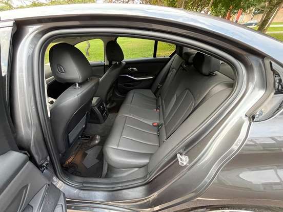 BMW-320i-2021