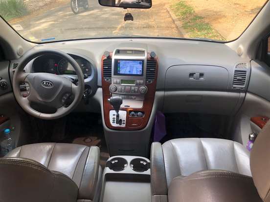 KIA-CARNIVAL-2007