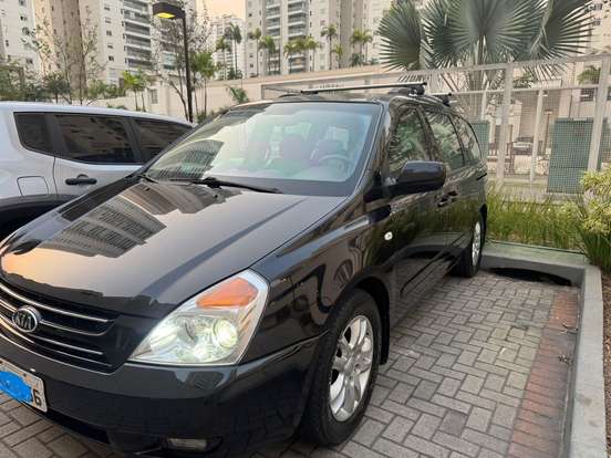 KIA-CARNIVAL-2008