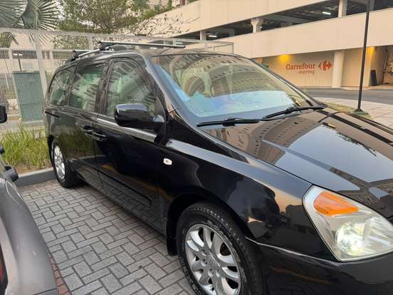 KIA-CARNIVAL-2008