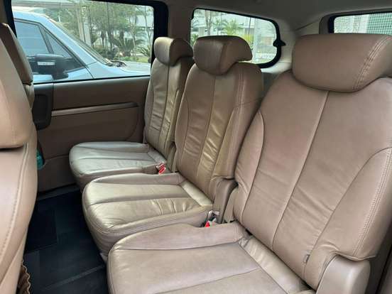 KIA-CARNIVAL-2008