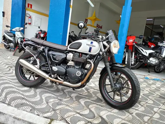 TRIUMPH STREET TWIN 