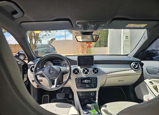 MERCEDES-BENZ-GLA 200-2015