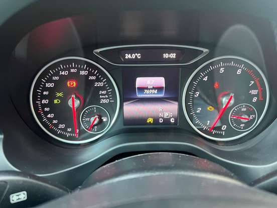 MERCEDES-BENZ-A 200-2016