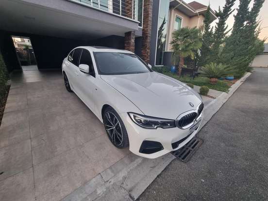 BMW-320i-2020
