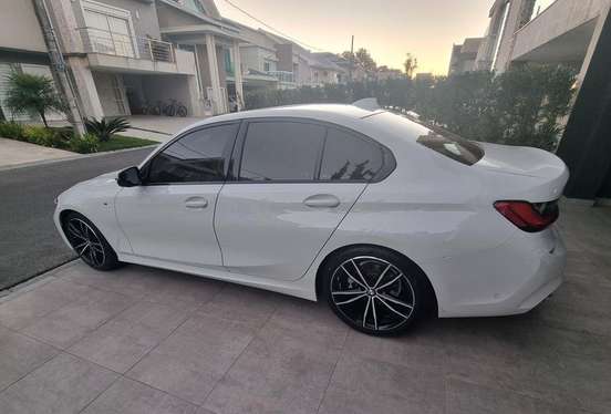 BMW-320i-2020