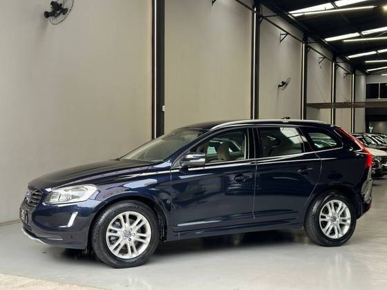 VOLVO XC60 2.0 T5 MOMENTUM GASOLINA 4P AUTOMÁTICO