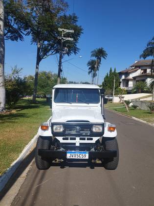 Toyota Bandeirante 3.7 BL55LP-2BL4 4X4 CD Diesel 2P Manual