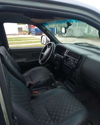 MITSUBISHI-L200-2011