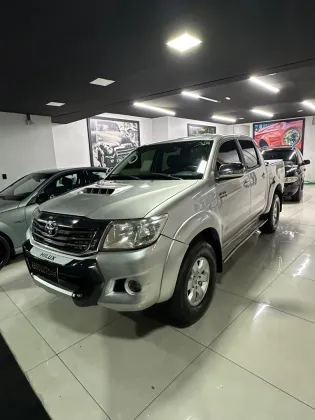 TOYOTA HILUX 3.0 SRV 4X4 CD 16V TURBO INTERCOOLER DIESEL 4P MANUAL
