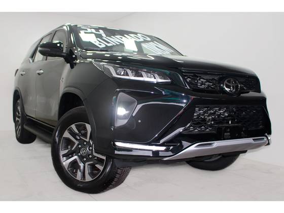TOYOTA HILUX SW4 2.8 D-4D TURBO DIESEL DIAMOND 7L 4X4 AUTOMÁTICO