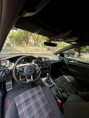 VOLKSWAGEN-GOLF-2017