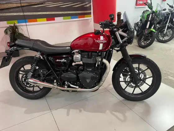 TRIUMPH STREET TWIN 