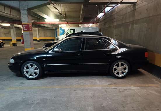 AUDI-S8-1997