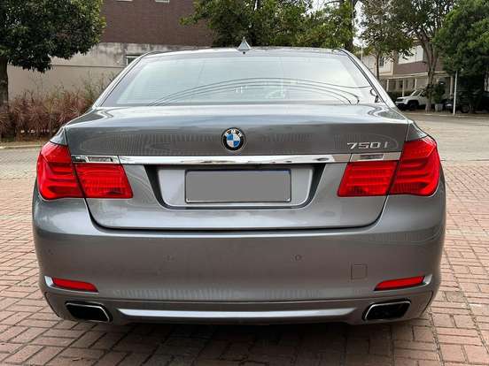 BMW-750i-4.4 SEDAN V8 32V GASOLINA 4P AUTOMÁTICO BMW-750i-2011