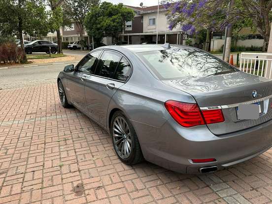 BMW-750i-2011