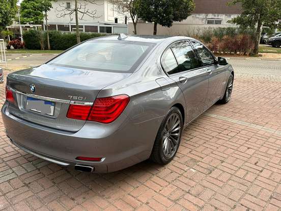 BMW-750i-2011