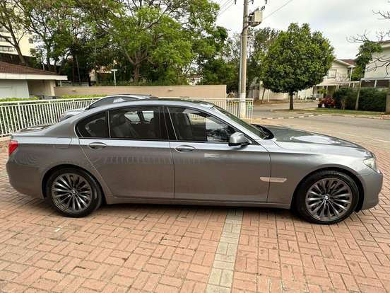 BMW-750i-2011