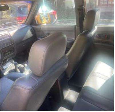 MITSUBISHI-L200-2010