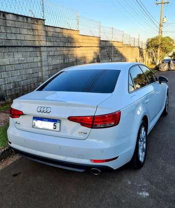 AUDI-A4-2017
