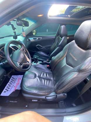 HYUNDAI-VELOSTER-2011