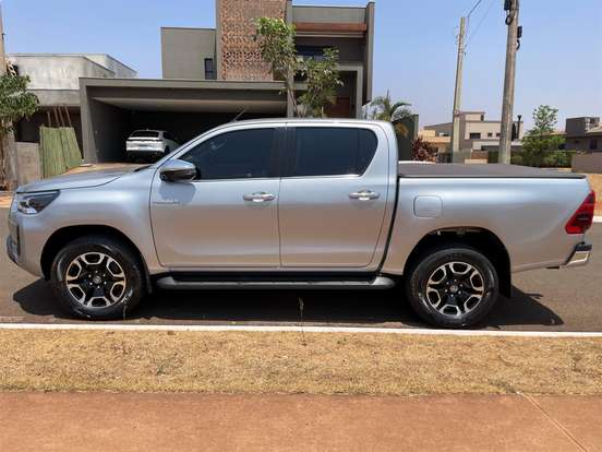 TOYOTA-HILUX-2021