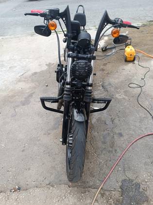 HARLEY-DAVIDSON SPORTSTER IRON 883 