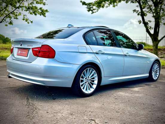 BMW-320i-2.0 16V GASOLINA 4P AUTOMÁTICO BMW-320i-2011