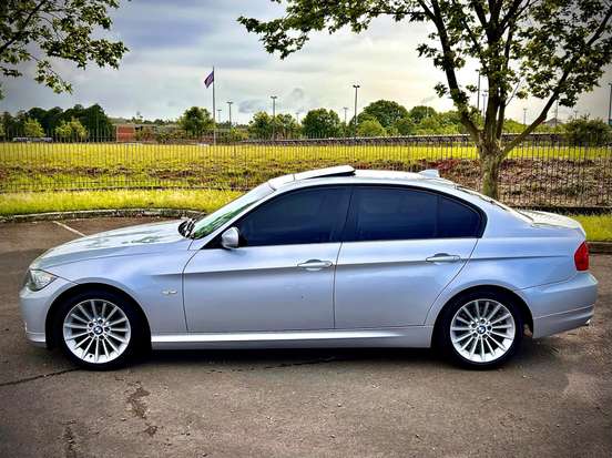 BMW-320i-2011