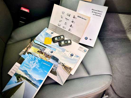 BMW-320i-2011