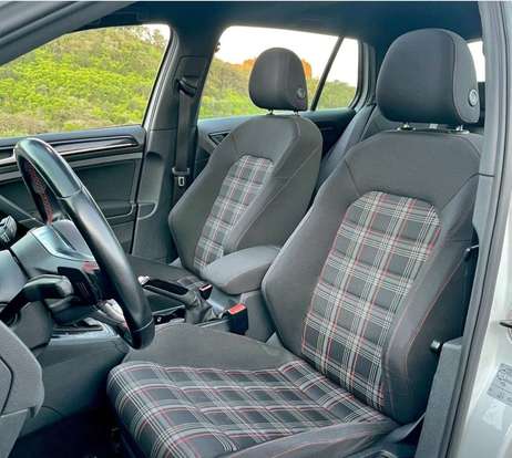 VOLKSWAGEN-GOLF-2015