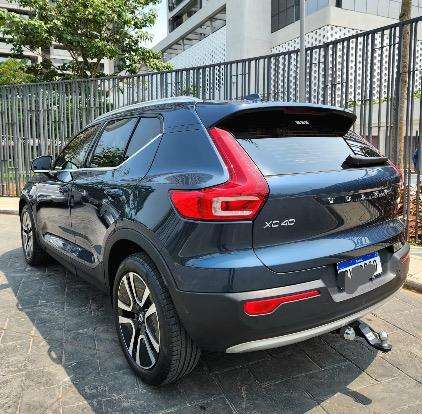 VOLVO-XC40-2021