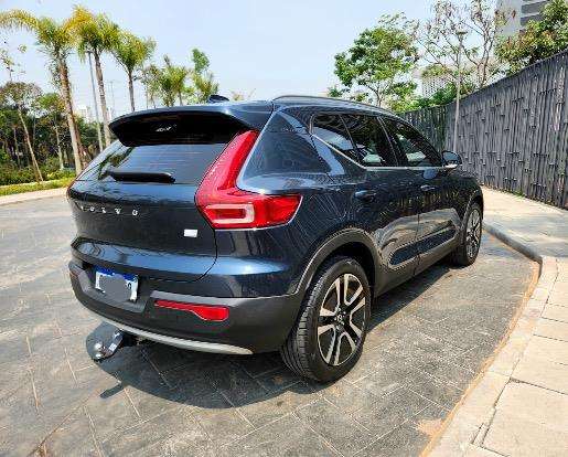VOLVO-XC40-2021